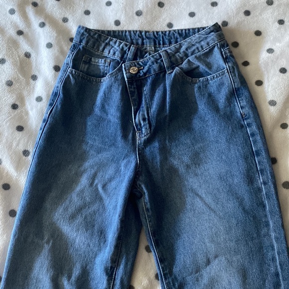 blue washed asymmetric buttoned jeans - Picture 5 of 5
